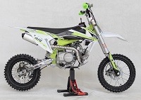 EGL A10 PRO 125 , 125cc Dirt Bike Green right side view